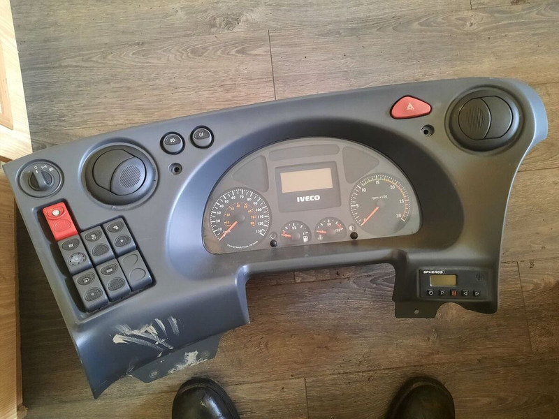 Iveco климат контроль Iveko - Prietaisų skydas: foto 2 Iveco климат контроль Iveko - Prietaisų skydas: foto 2