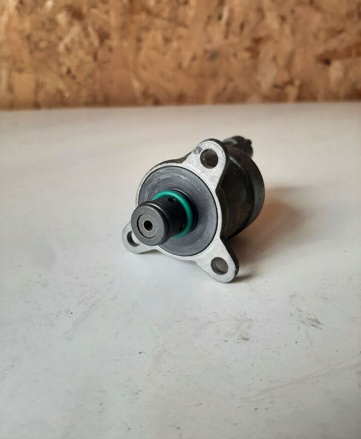 Klapan davleniya toplivnoy sistemy Bosch 4992596 Bosch - Kuro sistema - Autobusas: foto 3 Klapan davleniya toplivnoy sistemy Bosch 4992596 Bosch - Kuro sistema - Autobusas: foto 3