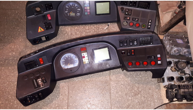 Mercedes-Benz D-78052VS - Prietaisų skydas: foto 1 Mercedes-Benz D-78052VS - Prietaisų skydas: foto 1