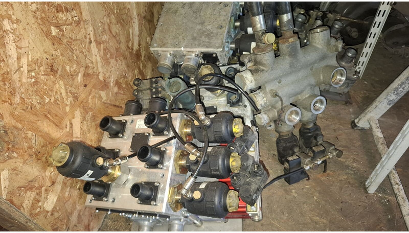 Volvo электроклапан отопления UWE Viking X3M-2 - Vožtuvas: foto 1 Volvo электроклапан отопления UWE Viking X3M-2 - Vožtuvas: foto 1