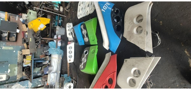 Volvo магнетолы . B12 . Ивеко - Bamperis: foto 2 Volvo магнетолы . B12 . Ивеко - Bamperis: foto 2