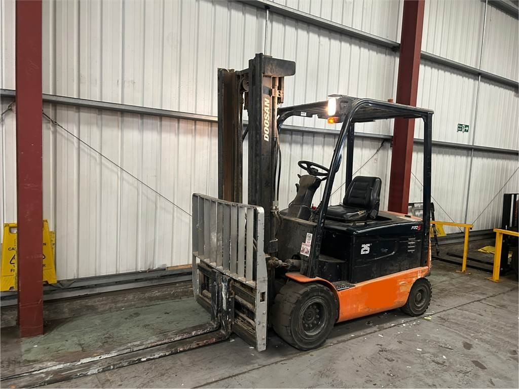 Doosan B25X-5 - Elektrinis krautuvas: foto 2 Doosan B25X-5 - Elektrinis krautuvas: foto 2