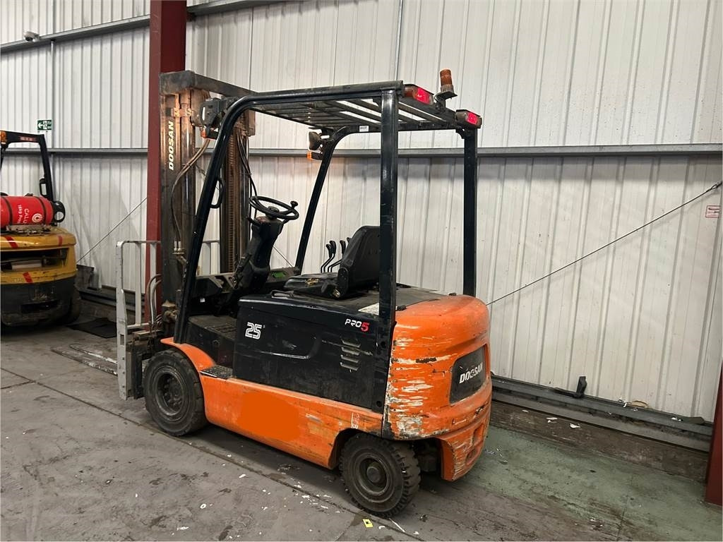 Doosan B25X-5 - Elektrinis krautuvas: foto 3 Doosan B25X-5 - Elektrinis krautuvas: foto 3