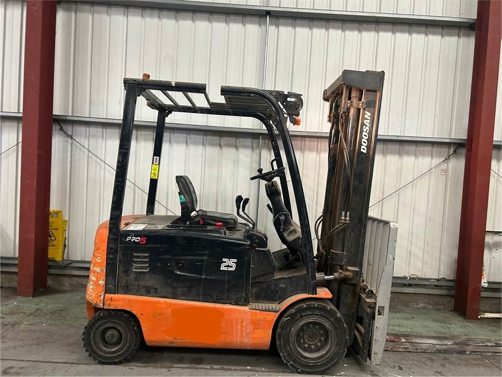 Doosan B25X-5 - Elektrinis krautuvas: foto 5 Doosan B25X-5 - Elektrinis krautuvas: foto 5