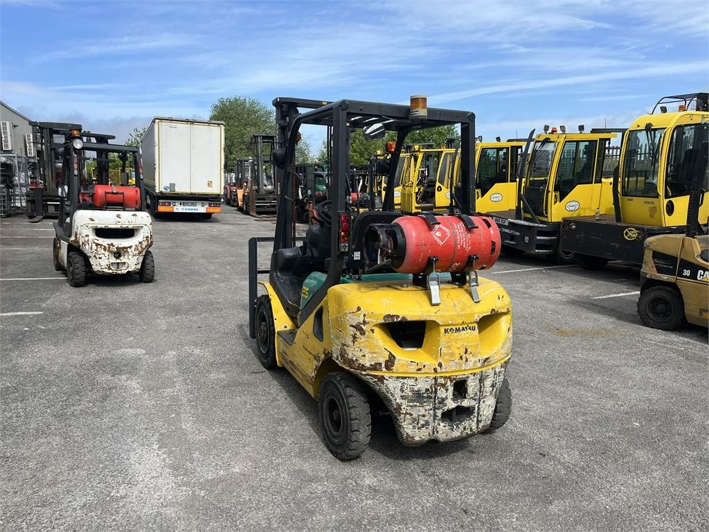Komatsu FG25HT-16R - Dujinis krautuvas: foto 4 Komatsu FG25HT-16R - Dujinis krautuvas: foto 4