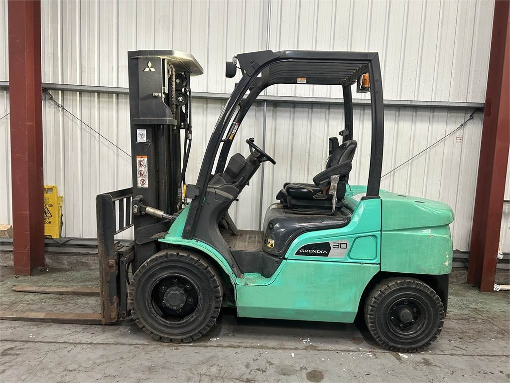 Mitsubishi FD30NT - Dyzelinis krautuvas: foto 1 Mitsubishi FD30NT - Dyzelinis krautuvas: foto 1