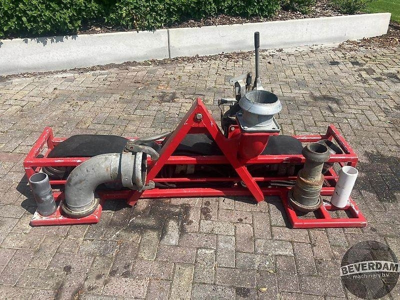 Bok met mestslangen en koppelingen - Mėšlo kratytuvas: foto 1 Bok met mestslangen en koppelingen - Mėšlo kratytuvas: foto 1