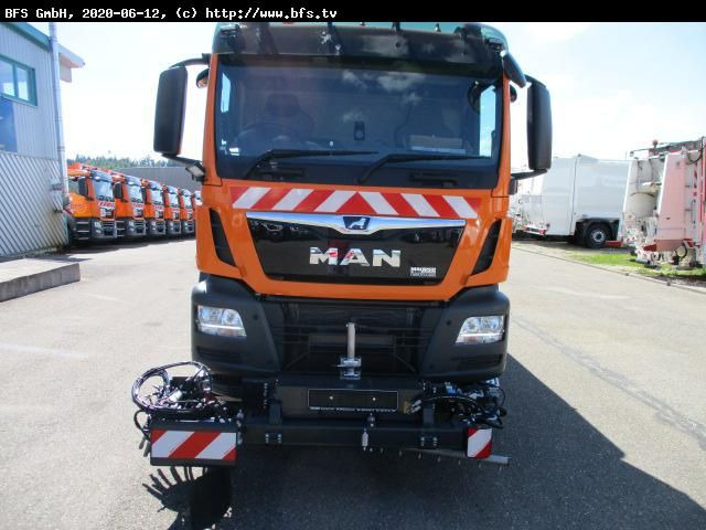 MAN TGS 18.400 4X2 BL Bucher OF 8000 RS Drehjet beid - Gatvių šlavimo mašina: foto 2 MAN TGS 18.400 4X2 BL Bucher OF 8000 RS Drehjet beid - Gatvių šlavimo mašina: foto 2