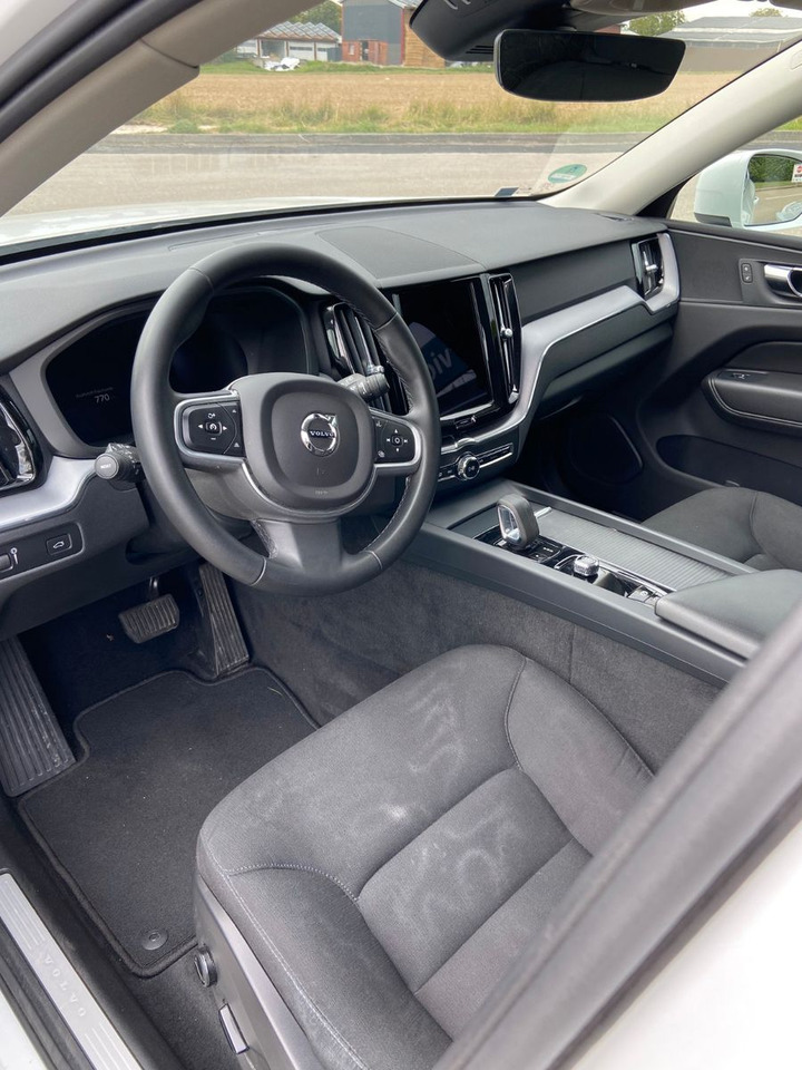 Volvo XC 60 XC60 Momentum Pro AWD - Visureigis: foto 3 Volvo XC 60 XC60 Momentum Pro AWD - Visureigis: foto 3