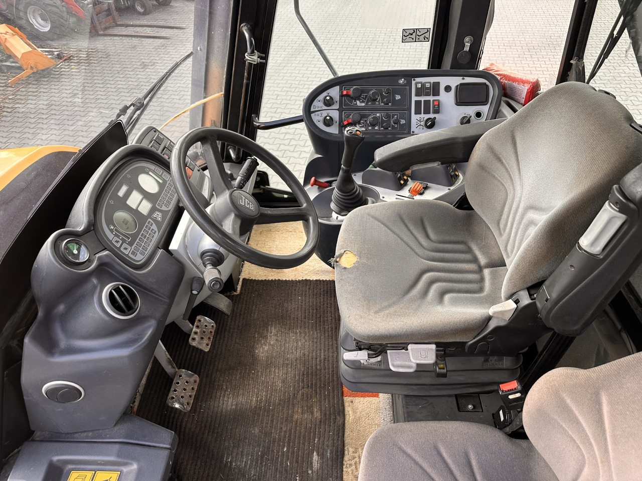 JCB FASTRAC 3230 - Traktorius: foto 5 JCB FASTRAC 3230 - Traktorius: foto 5
