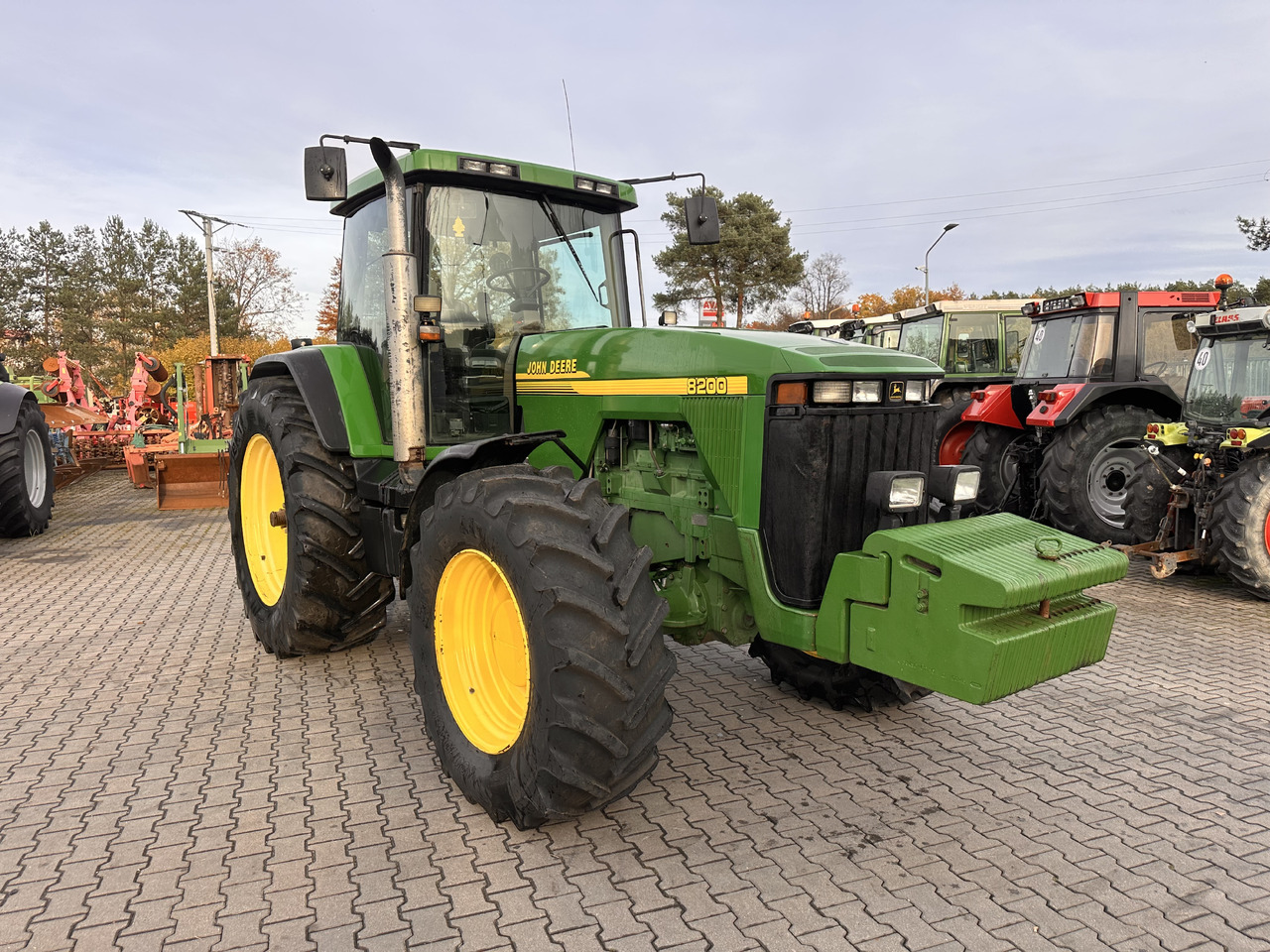 John Deere 8200 PowerShift 8.1 - Traktorius: foto 1 John Deere 8200 PowerShift 8.1 - Traktorius: foto 1