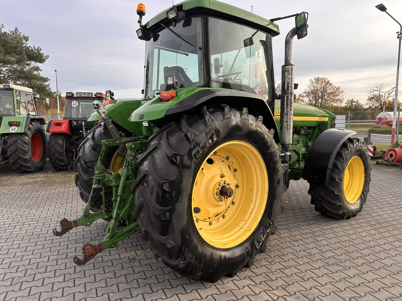 John Deere 8200 PowerShift 8.1 - Traktorius: foto 4 John Deere 8200 PowerShift 8.1 - Traktorius: foto 4