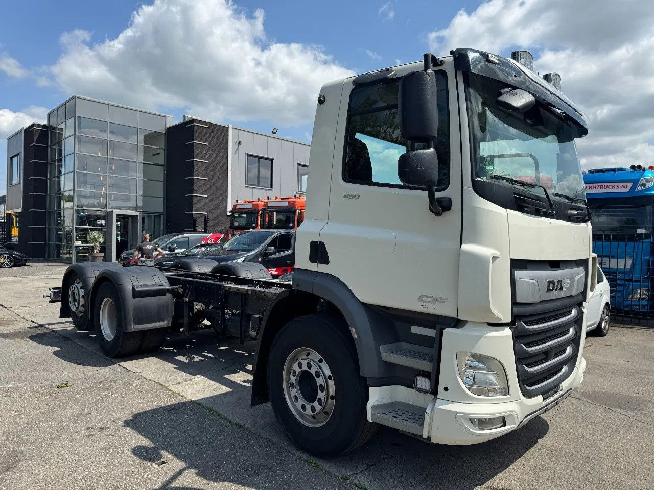 DAF CF 450 6X2 - EURO 6 + LIFT/STEERING AXLE - Važiuoklės sunkvežimis: foto 3 DAF CF 450 6X2 - EURO 6 + LIFT/STEERING AXLE - Važiuoklės sunkvežimis: foto 3