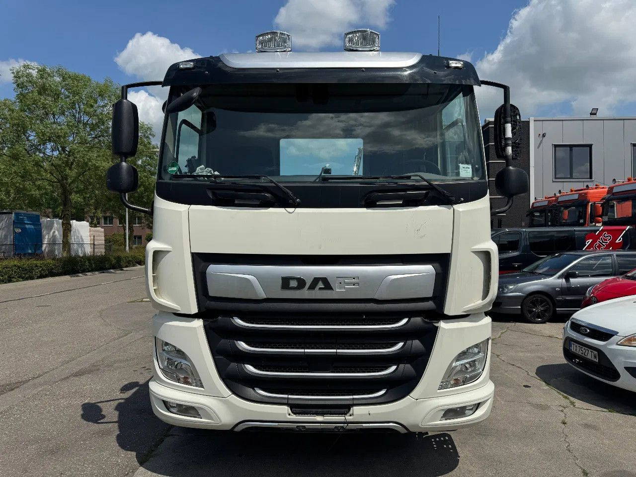 DAF CF 450 6X2 - EURO 6 + LIFT/STEERING AXLE - Važiuoklės sunkvežimis: foto 2 DAF CF 450 6X2 - EURO 6 + LIFT/STEERING AXLE - Važiuoklės sunkvežimis: foto 2