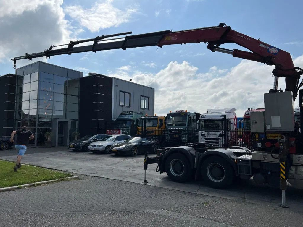 DAF XF 105.460 6X4 EURO 5 + HMF 4220 K6 + REMOTE CON - Sunkvežimis su kranu, Vilkikas: foto 2 DAF XF 105.460 6X4 EURO 5 + HMF 4220 K6 + REMOTE CON - Sunkvežimis su kranu, Vilkikas: foto 2