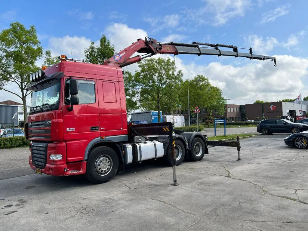 DAF XF 105.460 6X4 EURO 5 + HMF 4220 K6 + REMOTE CON - Sunkvežimis su kranu, Vilkikas: foto 3 DAF XF 105.460 6X4 EURO 5 + HMF 4220 K6 + REMOTE CON - Sunkvežimis su kranu, Vilkikas: foto 3