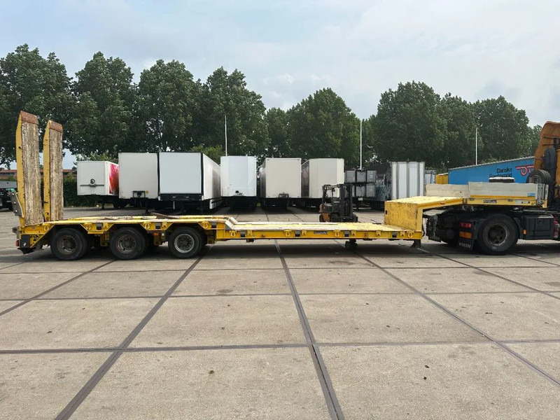 Žemo profilio platforma puspriekabė Goldhofer 3 AS GESTUURD REMOTE CONTROLE 1,2 M EXTENDABLE: foto 10 Žemo profilio platforma puspriekabė Goldhofer 3 AS GESTUURD REMOTE CONTROLE 1,2 M EXTENDABLE: foto 10