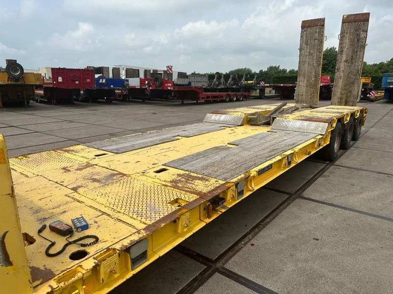 Žemo profilio platforma puspriekabė Goldhofer 3 AS GESTUURD REMOTE CONTROLE 1,2 M EXTENDABLE: foto 19 Žemo profilio platforma puspriekabė Goldhofer 3 AS GESTUURD REMOTE CONTROLE 1,2 M EXTENDABLE: foto 19