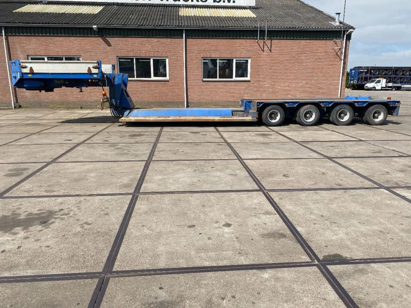 Goldhofer 4 AXEL STEERING - Žemo profilio platforma puspriekabė: foto 1 Goldhofer 4 AXEL STEERING - Žemo profilio platforma puspriekabė: foto 1