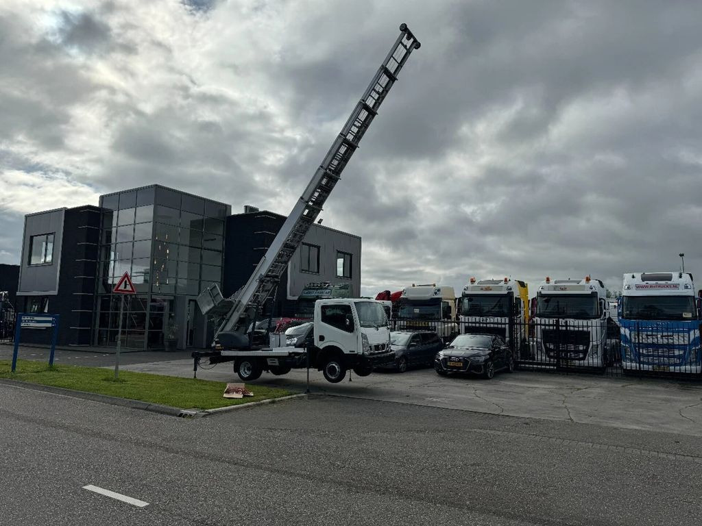 Nissan CABSTAR 35.13 EURO 6 + LIFT 25 METER + REMOTE CO - Autobokštelio: foto 1 Nissan CABSTAR 35.13 EURO 6 + LIFT 25 METER + REMOTE CO - Autobokštelio: foto 1
