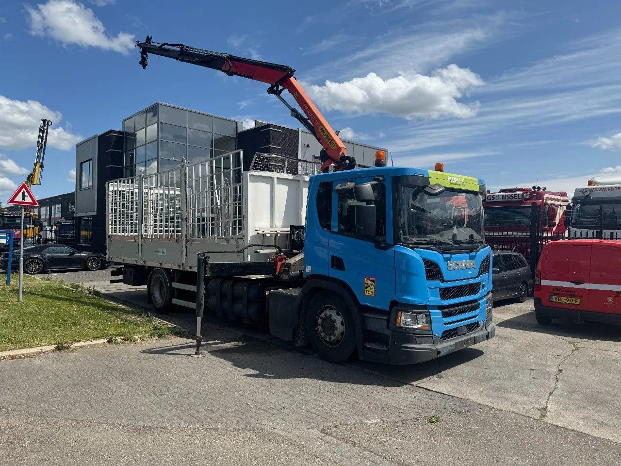 Scania P280 4X2 EURO 6 PALFINGER PK12002 + REMOTE CONTR - Platforminis/ Bortinis sunkvežimis, Sunkvežimis su kranu: foto 1 Scania P280 4X2 EURO 6 PALFINGER PK12002 + REMOTE CONTR - Platforminis/ Bortinis sunkvežimis, Sunkvežimis su kranu: foto 1