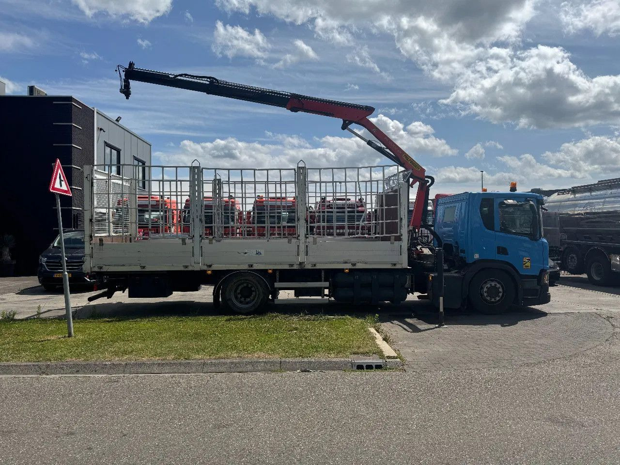 Scania P280 4X2 EURO 6 PALFINGER PK12002 + REMOTE CONTR - Platforminis/ Bortinis sunkvežimis, Sunkvežimis su kranu: foto 3 Scania P280 4X2 EURO 6 PALFINGER PK12002 + REMOTE CONTR - Platforminis/ Bortinis sunkvežimis, Sunkvežimis su kranu: foto 3