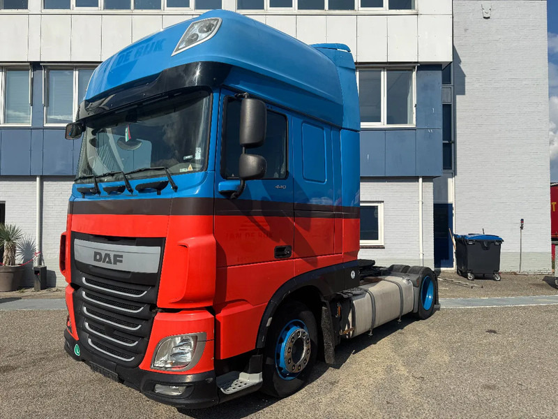 DAF XF 440 4X2 EURO 6 LOW DECK - Vilkikas: foto 1 DAF XF 440 4X2 EURO 6 LOW DECK - Vilkikas: foto 1
