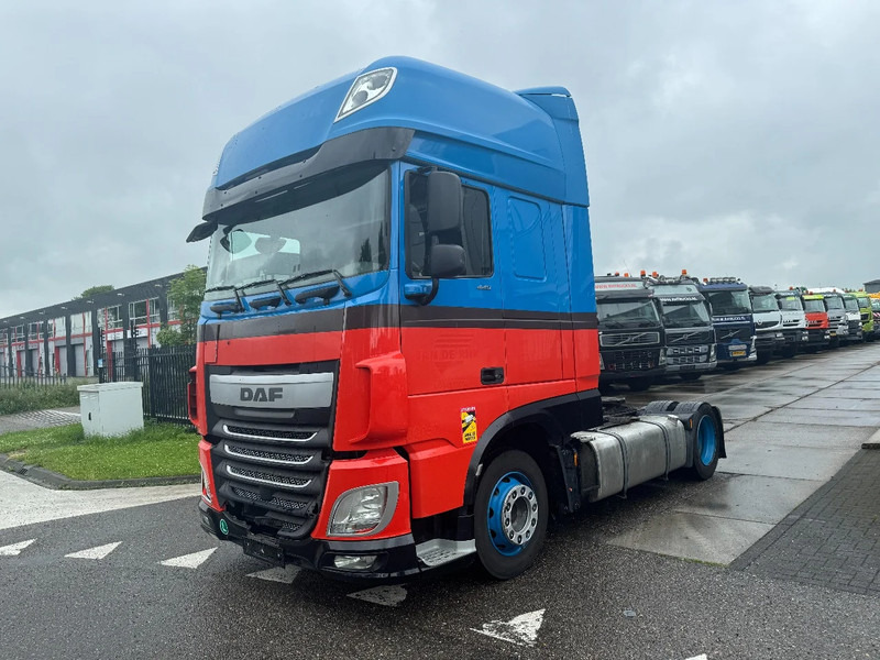 DAF XF 440 4X2 LOW DECK EURO 6 - Vilkikas: foto 1 DAF XF 440 4X2 LOW DECK EURO 6 - Vilkikas: foto 1
