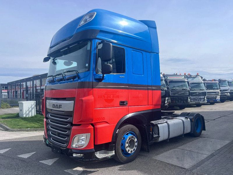 DAF XF 440 SSC 4X2 EURO 6 VOLUME - Vilkikas: foto 1 DAF XF 440 SSC 4X2 EURO 6 VOLUME - Vilkikas: foto 1