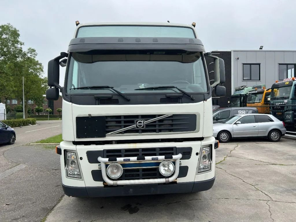 Volvo FM 440 6X2 + CHEMIE TANK - 15.000 L - 4 COMP. / - Autocisterna: foto 2 Volvo FM 440 6X2 + CHEMIE TANK - 15.000 L - 4 COMP. / - Autocisterna: foto 2