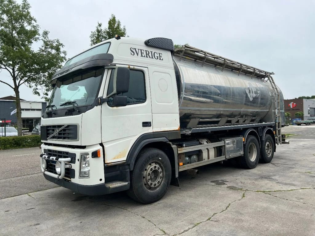 Volvo FM 440 6X2 + CHEMIE TANK - 15.000 L - 4 COMP. / - Autocisterna: foto 1 Volvo FM 440 6X2 + CHEMIE TANK - 15.000 L - 4 COMP. / - Autocisterna: foto 1