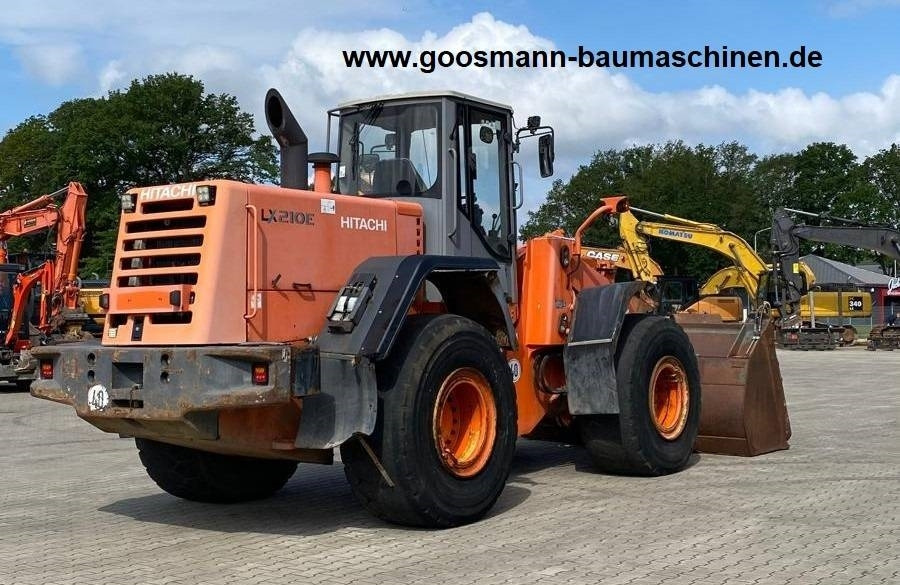 HITACHI LX 210E - Ratinis krautuvas: foto 2 HITACHI LX 210E - Ratinis krautuvas: foto 2