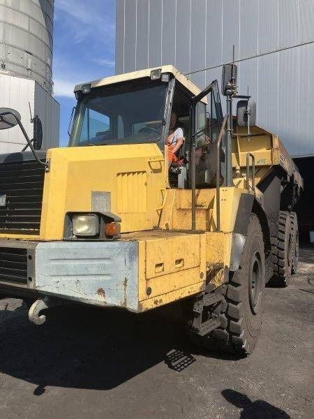 KOMATSU HM 400-1 - Šarnyrinis savivartis: foto 1 KOMATSU HM 400-1 - Šarnyrinis savivartis: foto 1