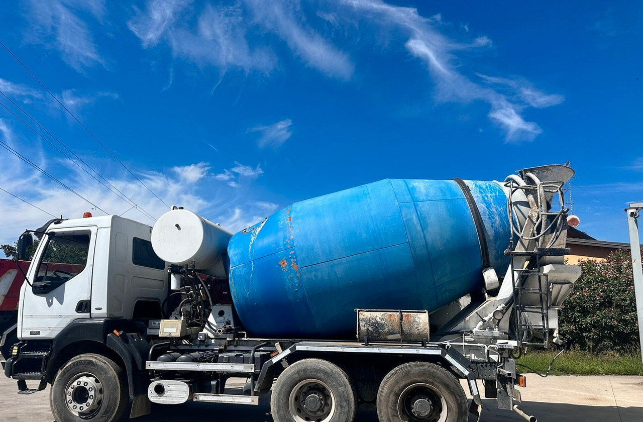 Autobetoniera Renault Kerax 420 3 assi - Betonvežis: foto 5 Autobetoniera Renault Kerax 420 3 assi - Betonvežis: foto 5