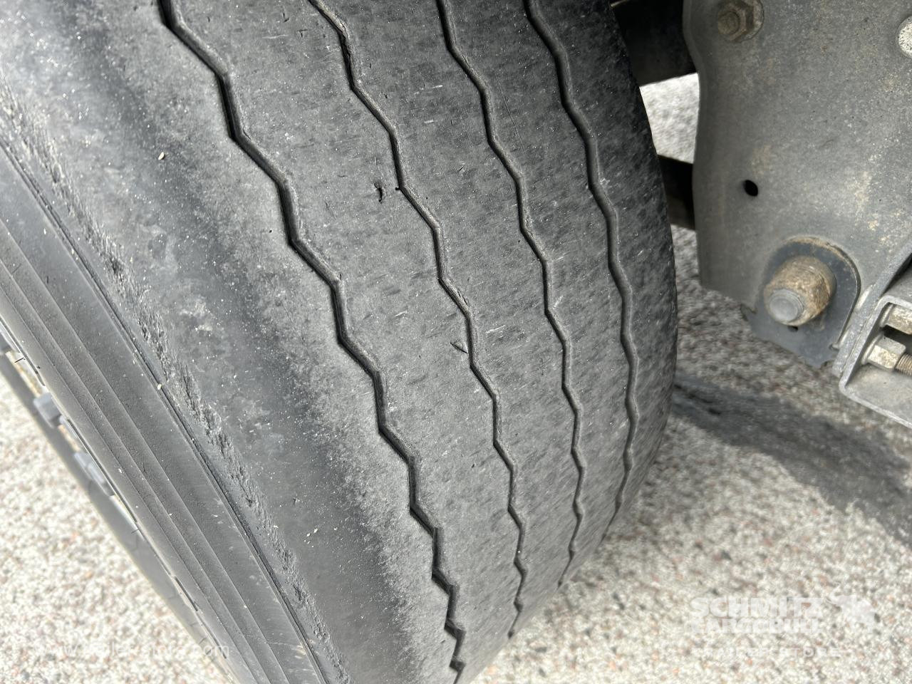 SCHMITZ Curtainsider Standard - Tentinė puspriekabė: foto 4 SCHMITZ Curtainsider Standard - Tentinė puspriekabė: foto 4