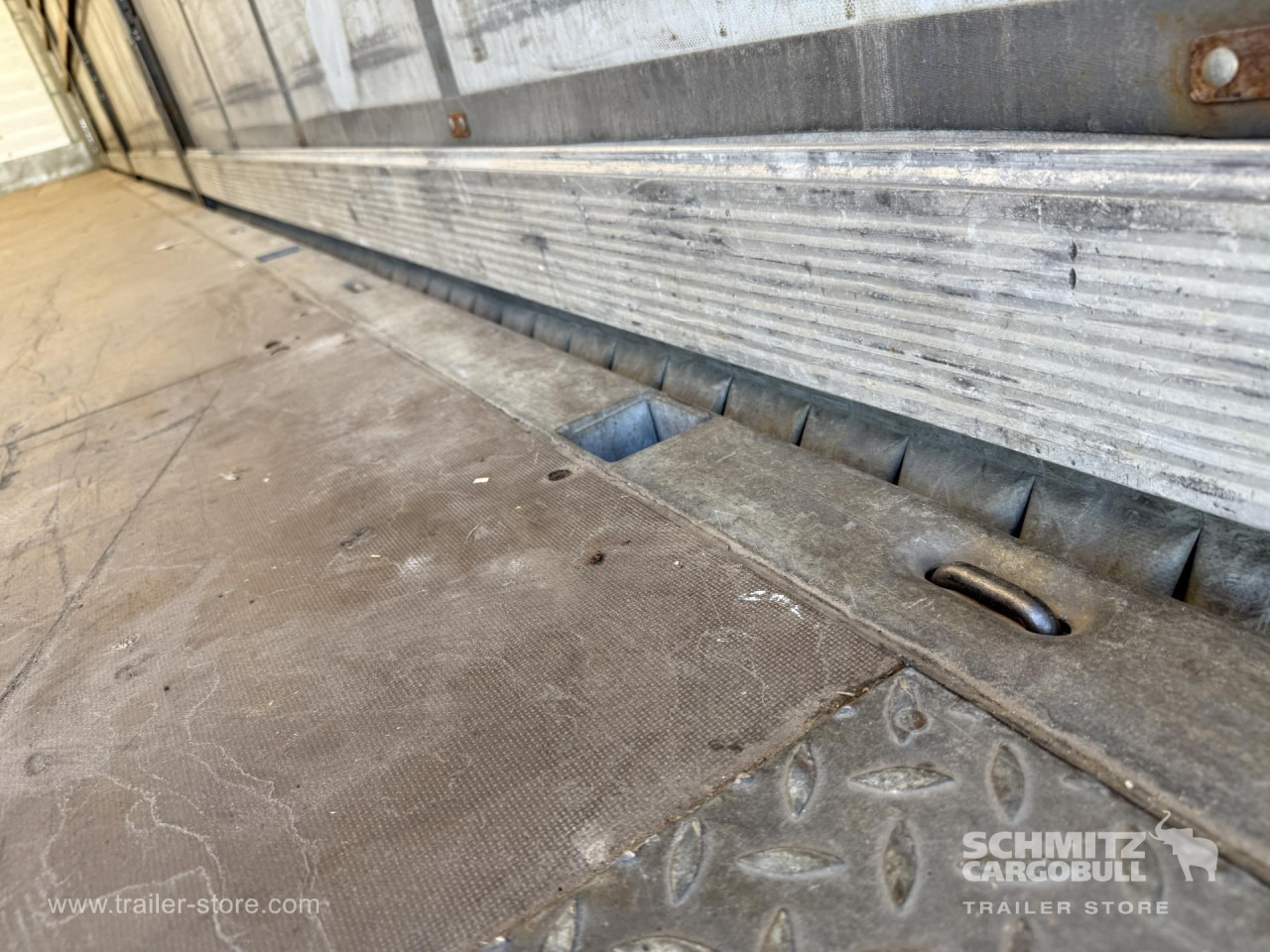 SCHMITZ Curtainsider Standard - Tentinė puspriekabė: foto 4 SCHMITZ Curtainsider Standard - Tentinė puspriekabė: foto 4
