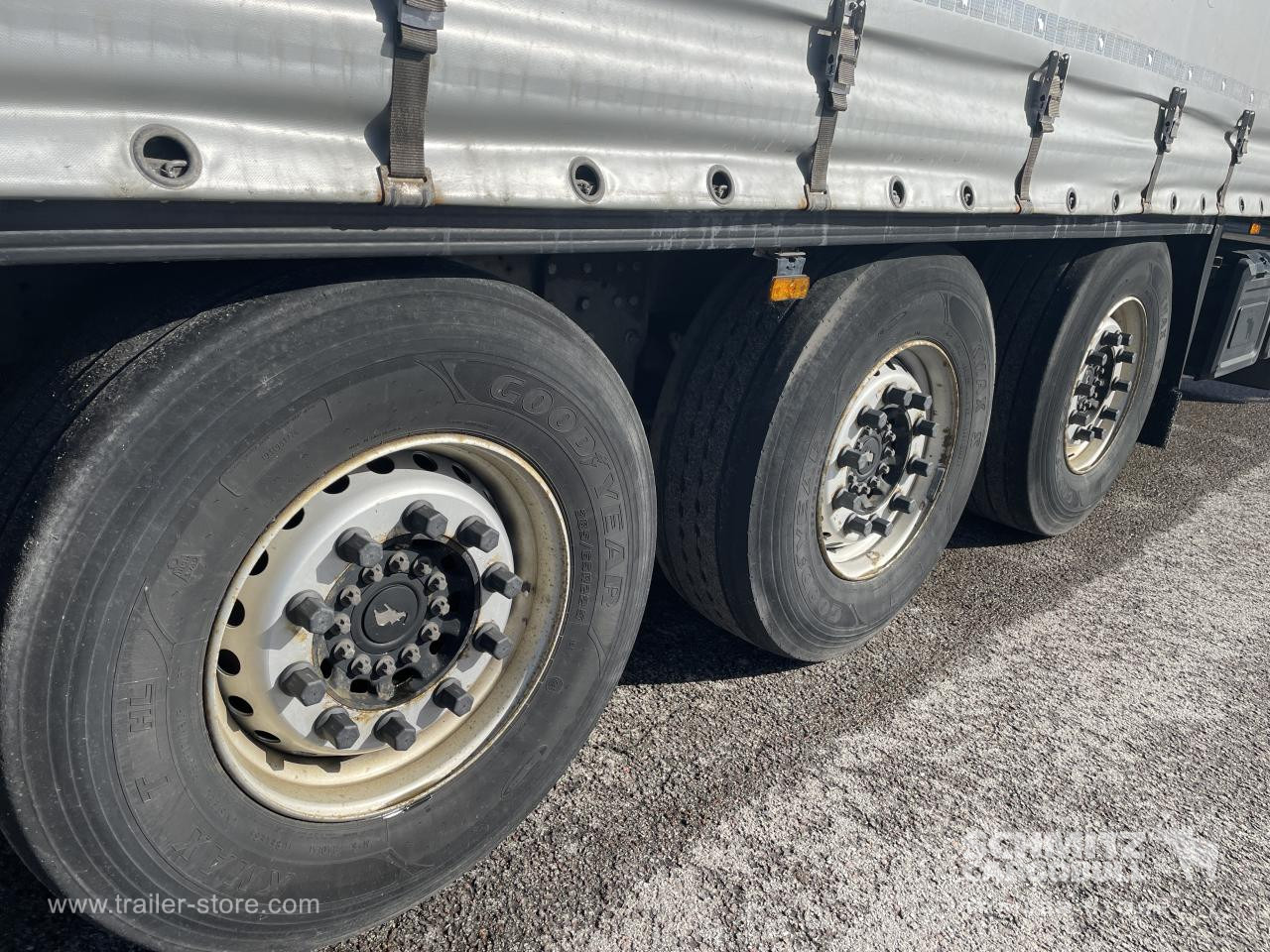 SCHMITZ Curtainsider Standard - Tentinė puspriekabė: foto 2 SCHMITZ Curtainsider Standard - Tentinė puspriekabė: foto 2