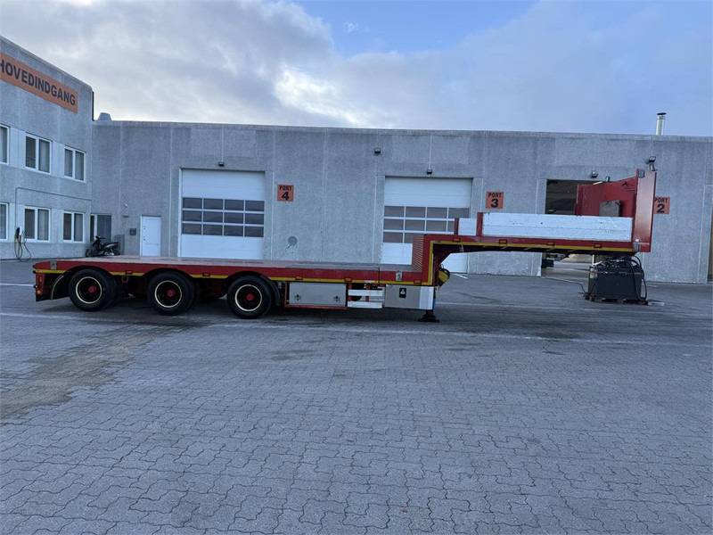 KLC Trailer Udtrækkelig - Žemo profilio platforma puspriekabė: foto 3 KLC Trailer Udtrækkelig - Žemo profilio platforma puspriekabė: foto 3