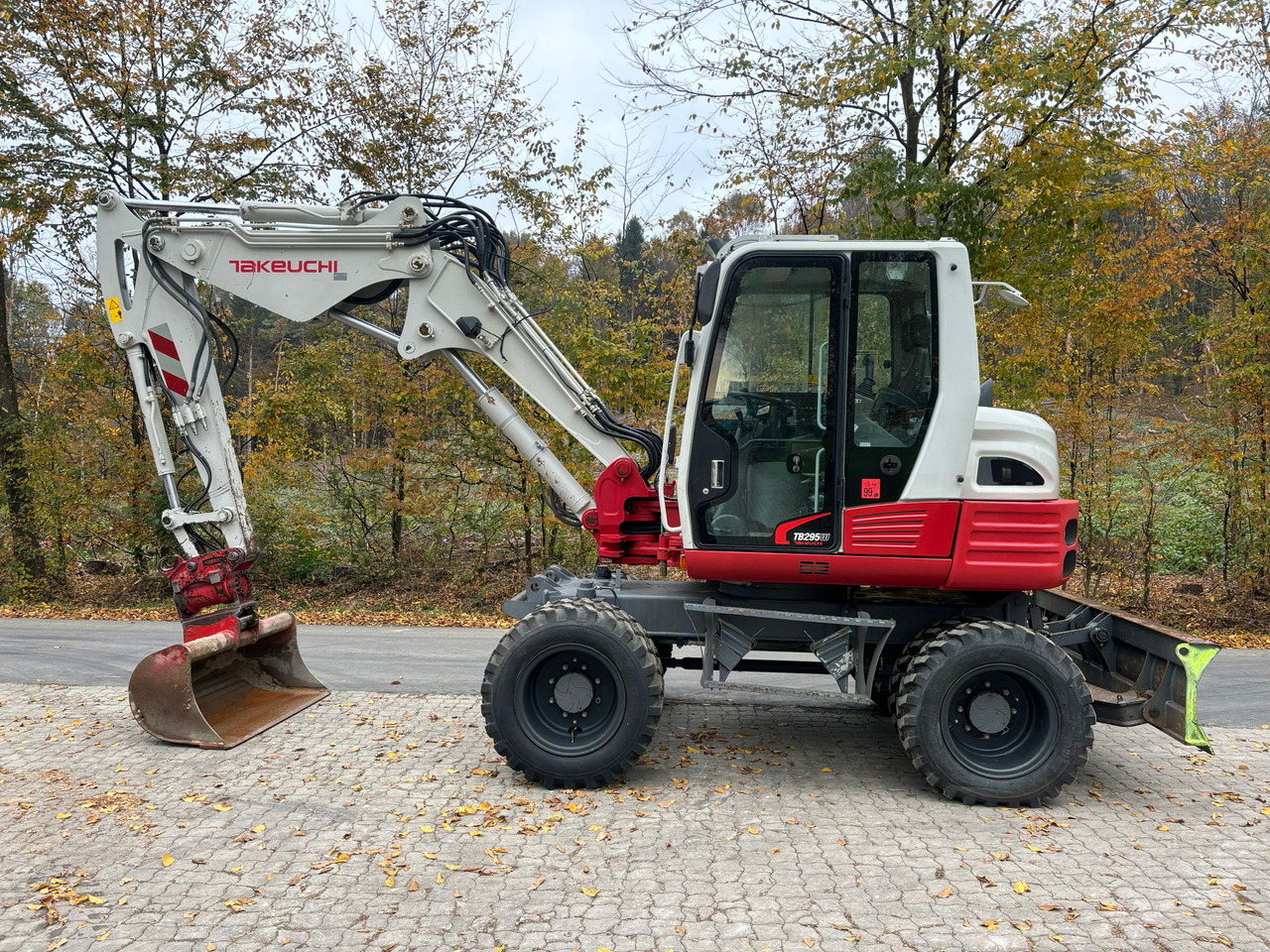 TAKEUCHI TB 295 W - Ratinis ekskavatorius: foto 1 TAKEUCHI TB 295 W - Ratinis ekskavatorius: foto 1