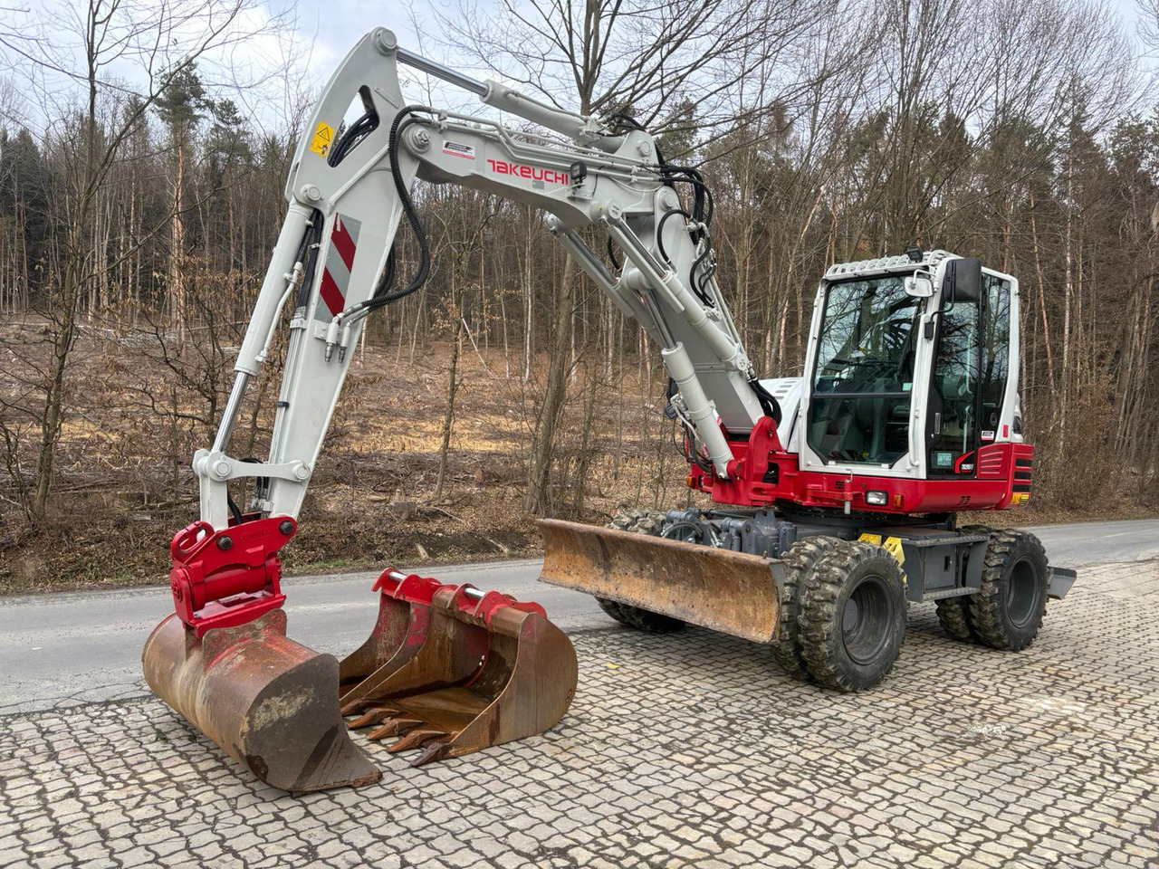 TAKEUCHI TB 295 W - Ratinis ekskavatorius: foto 3 TAKEUCHI TB 295 W - Ratinis ekskavatorius: foto 3