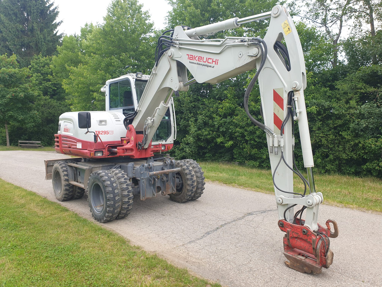 TAKEUCHI TB 295W - Ratinis ekskavatorius: foto 4 TAKEUCHI TB 295W - Ratinis ekskavatorius: foto 4