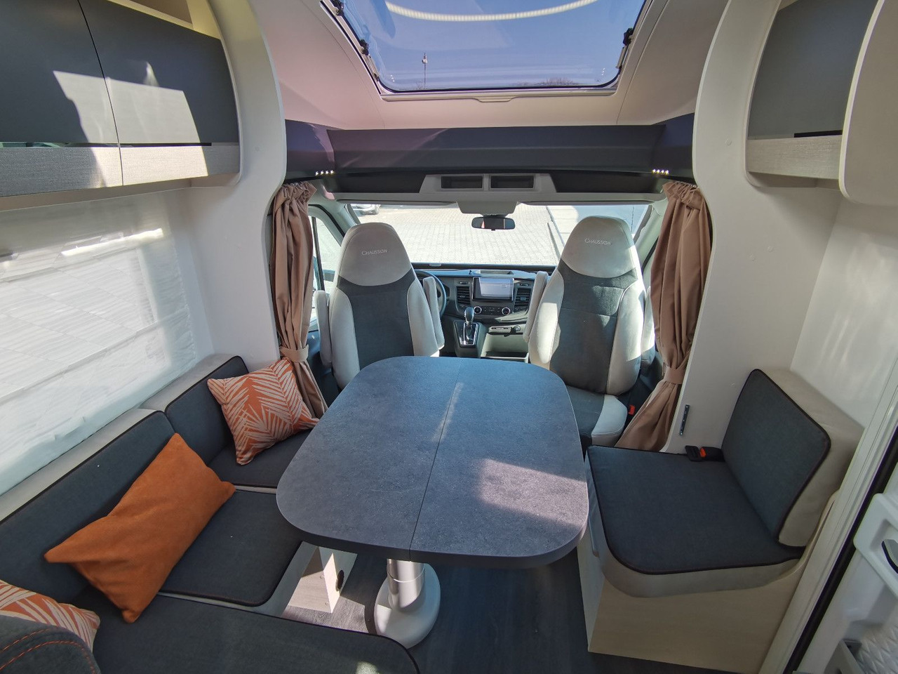Chausson 627 TITANIUM /-2026- / 165PS - 8G. AUTOMATIK - Pusiau integruotas kemperis: foto 5 Chausson 627 TITANIUM /-2026- / 165PS - 8G. AUTOMATIK - Pusiau integruotas kemperis: foto 5