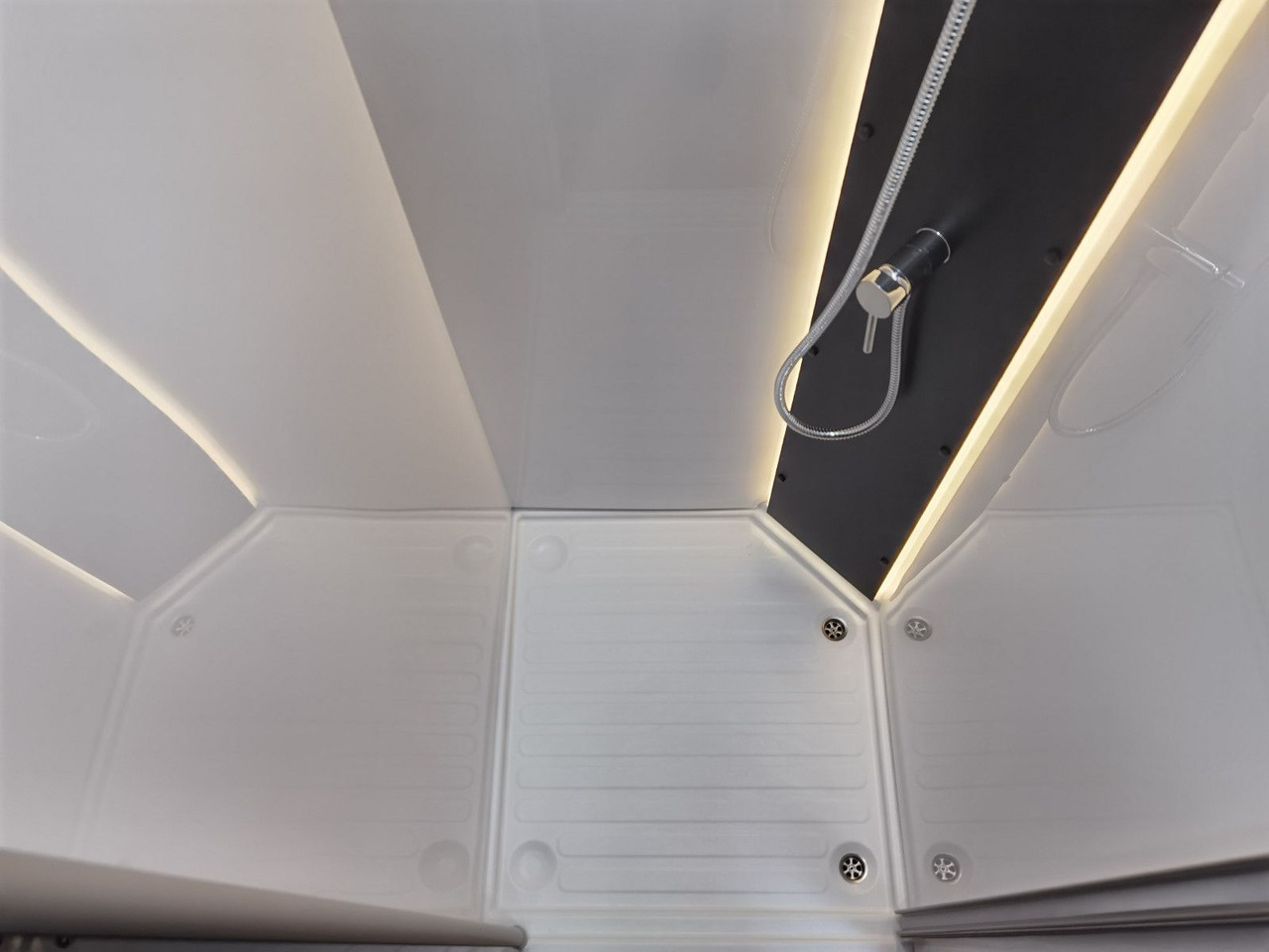 Pusiau integruotas kemperis Chausson 640 TITANIUM / -2026- / 165PS-8G. / XXL- HUBBETT: foto 17