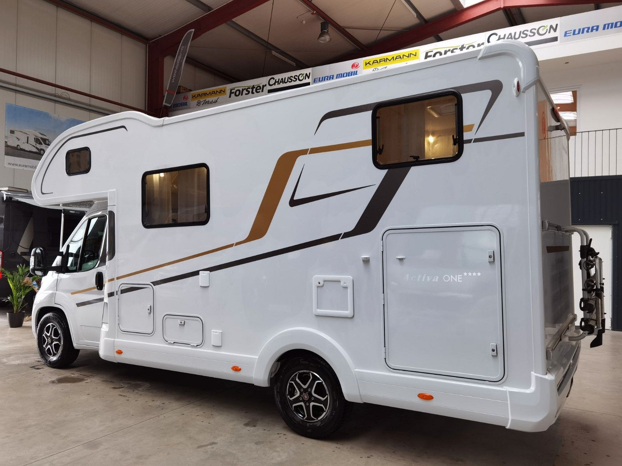 Eura Mobil ACTIVA ONE 690 HB / 180PS-40H MAXI/ PANORAMADACH - Alkovenas: foto 5 Eura Mobil ACTIVA ONE 690 HB / 180PS-40H MAXI/ PANORAMADACH - Alkovenas: foto 5