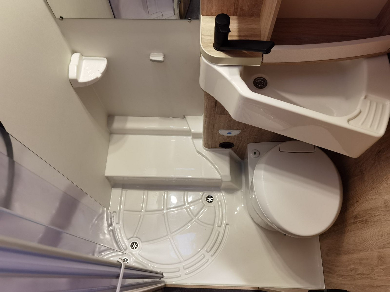 Pusiau integruotas kemperis Eura Mobil PROFILA T 660 EB / -2025-/ 140PS / MONDIAL-PAKET: foto 22