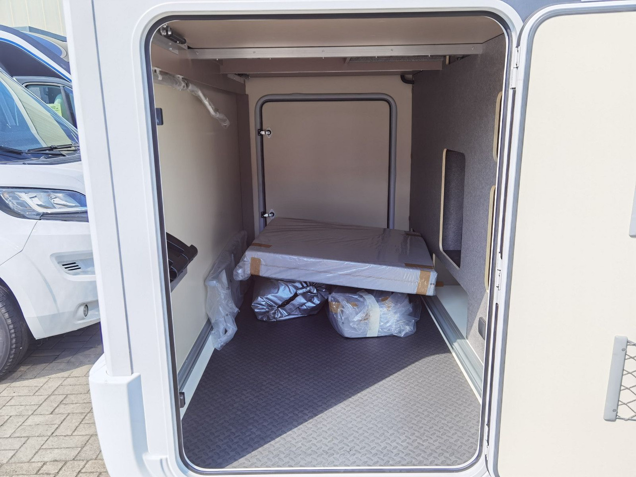 Pusiau integruotas kemperis Eura Mobil PROFILA T 726 EB - MODELL 2025 -MONDIAL PLUS & S: foto 11