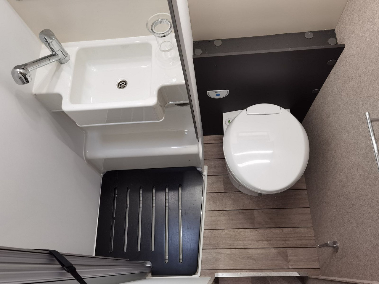 Pusiau integruotas kemperis Forster T 699 EB /-2025-/ 140PS/ EINZELBETTEN & HUBBETT: foto 23