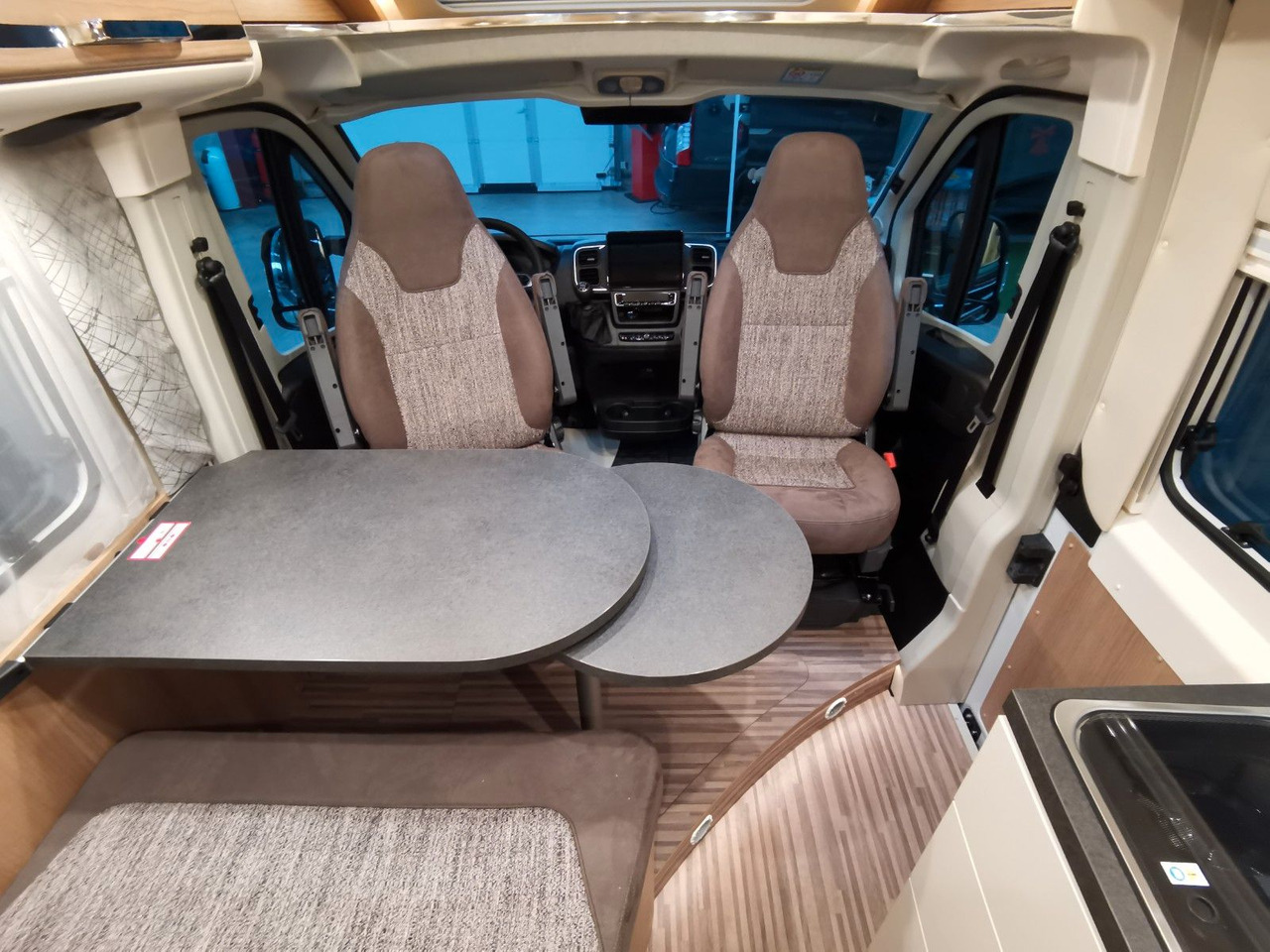 Mikroautobusas kemperis Malibu VAN COMFORT GT - 640 LE / NAVIGATION & KEYLESS: foto 12