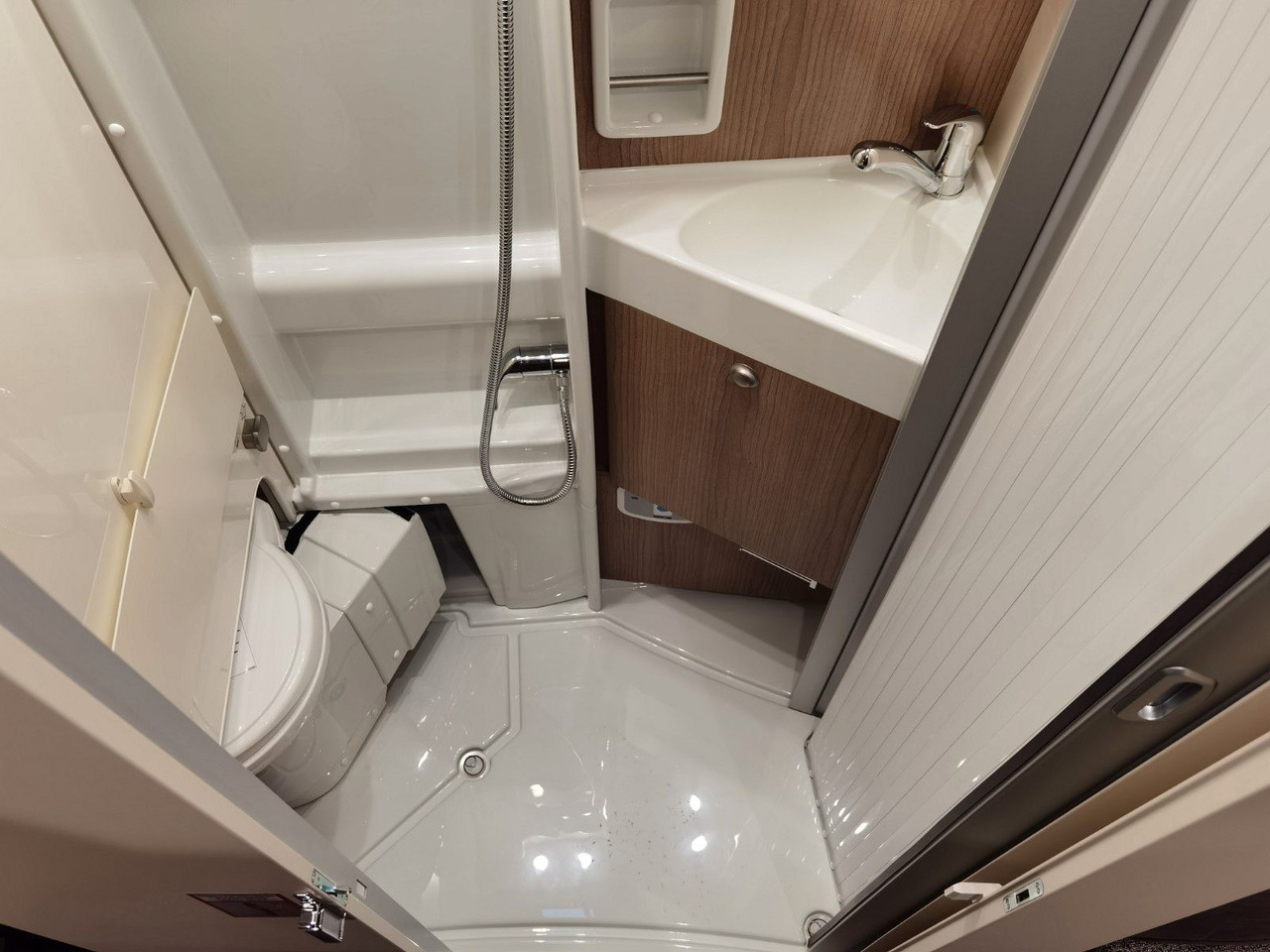 Mikroautobusas kemperis Malibu VAN COMFORT GT - 640 LE / NAVIGATION & KEYLESS: foto 18