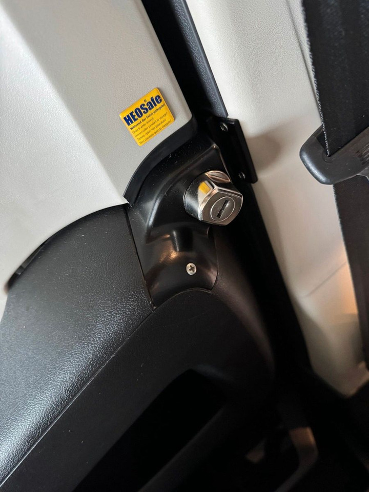 Mikroautobusas kemperis Pössl 2WIN R PLUS / 165PS / 1.HAND / AHK / NAVI / ALU.: foto 28